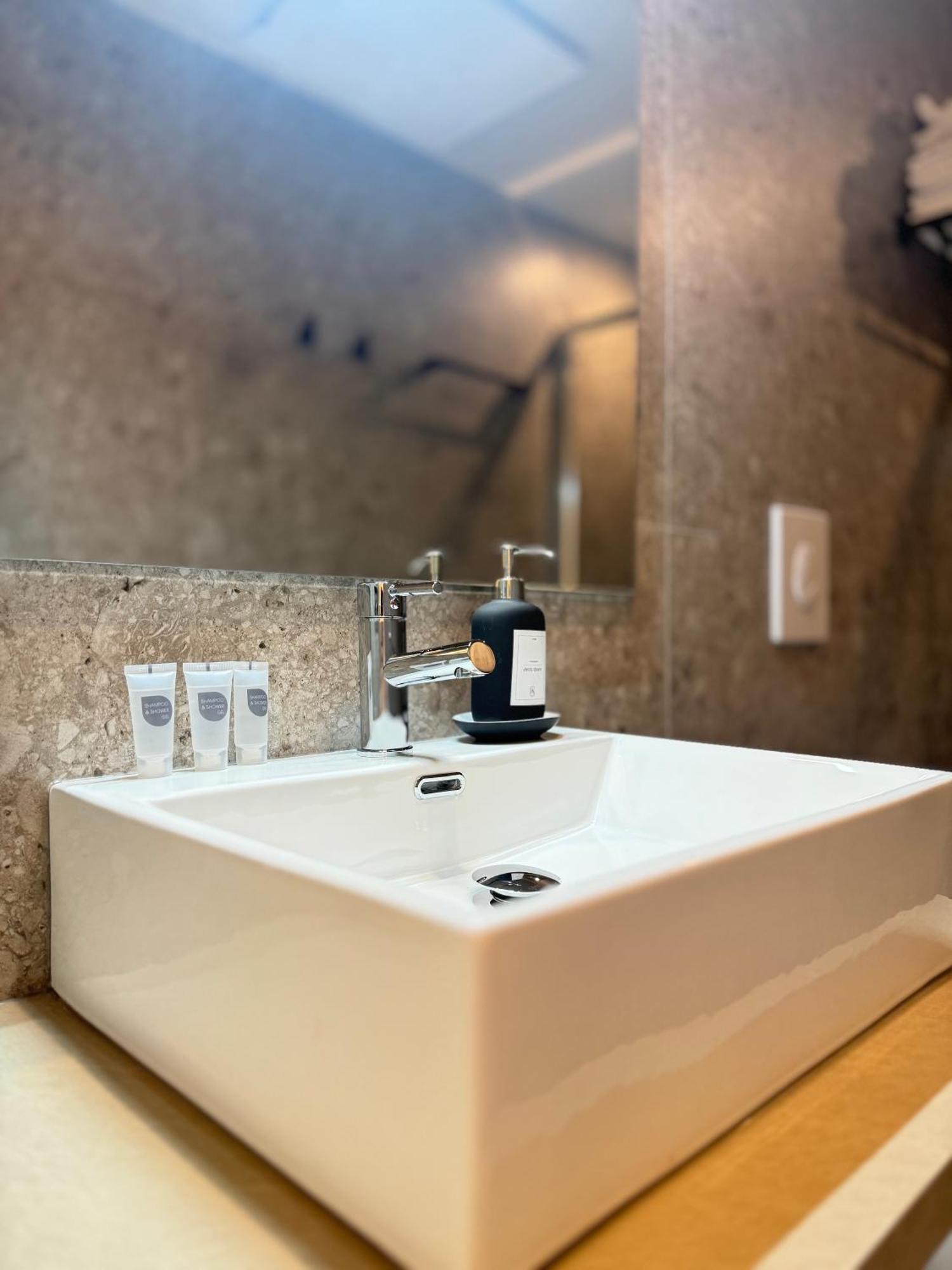 Honeycomb Guesthouse Рим Екстериор снимка