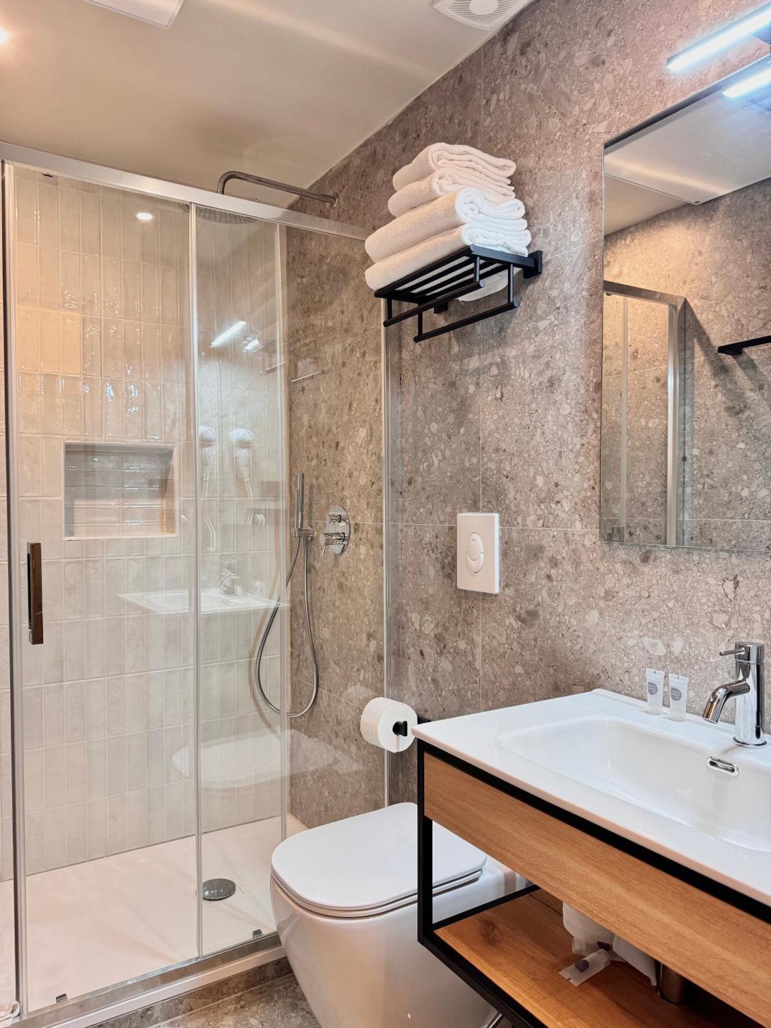 Honeycomb Guesthouse Рим Екстериор снимка