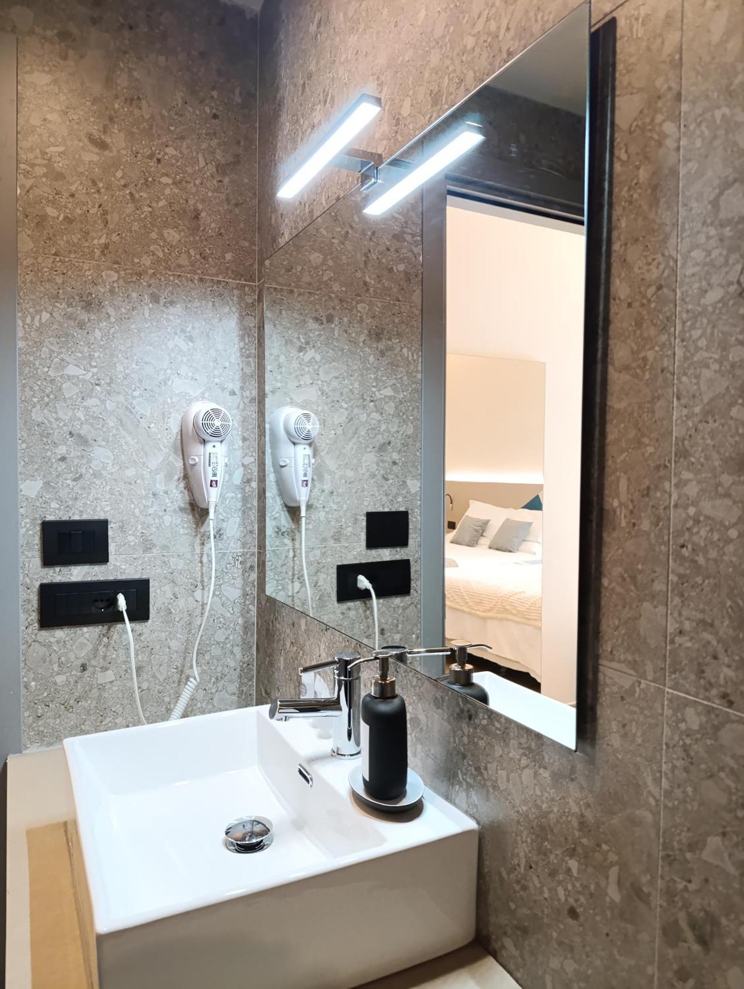 Honeycomb Guesthouse Рим Екстериор снимка