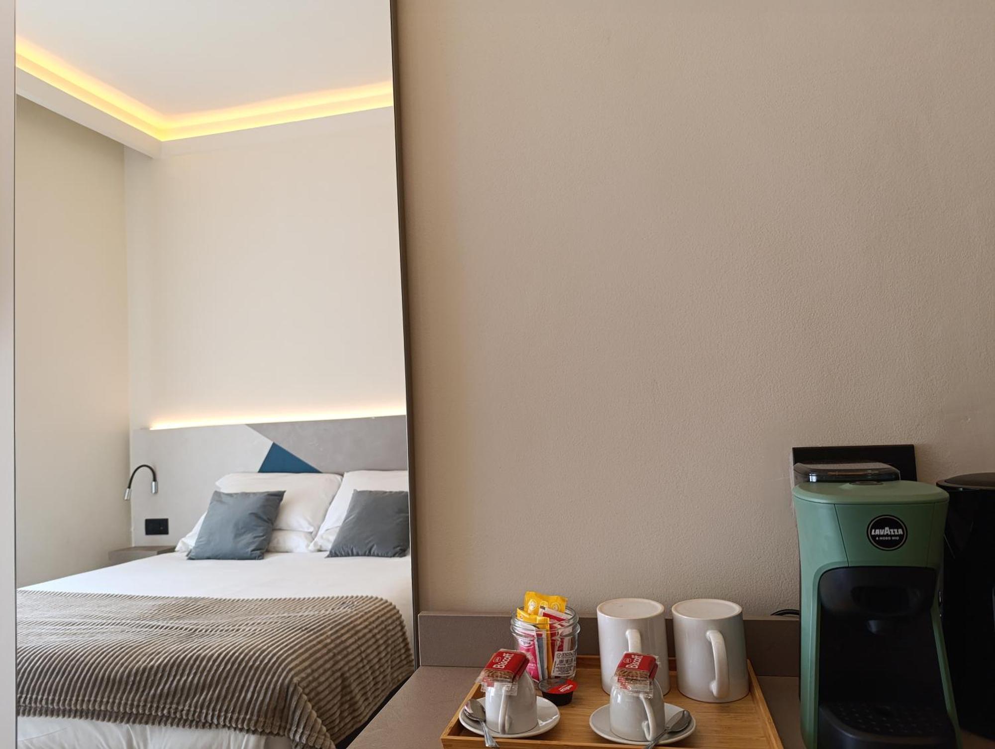 Honeycomb Guesthouse Рим Екстериор снимка